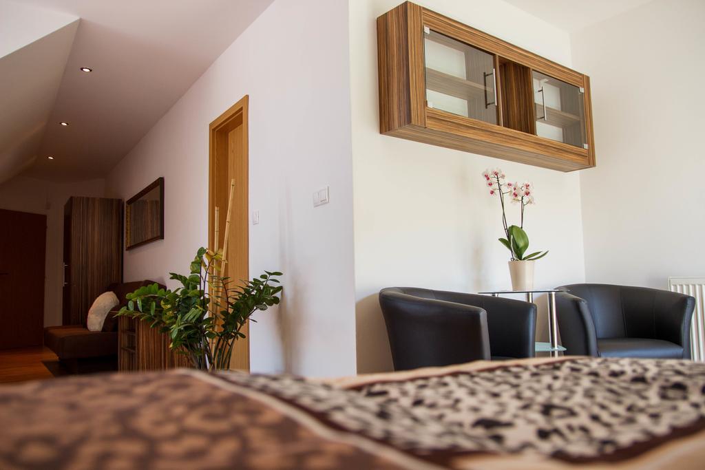 Penzion Conti Trencianska Tepla Bagian luar foto